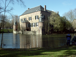 [Photo of 
Kasteel Erenstein after applying the Levels-Tool]